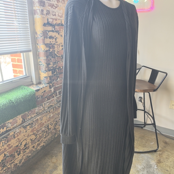 Black Ribbed Dress - Picture 5 of 6